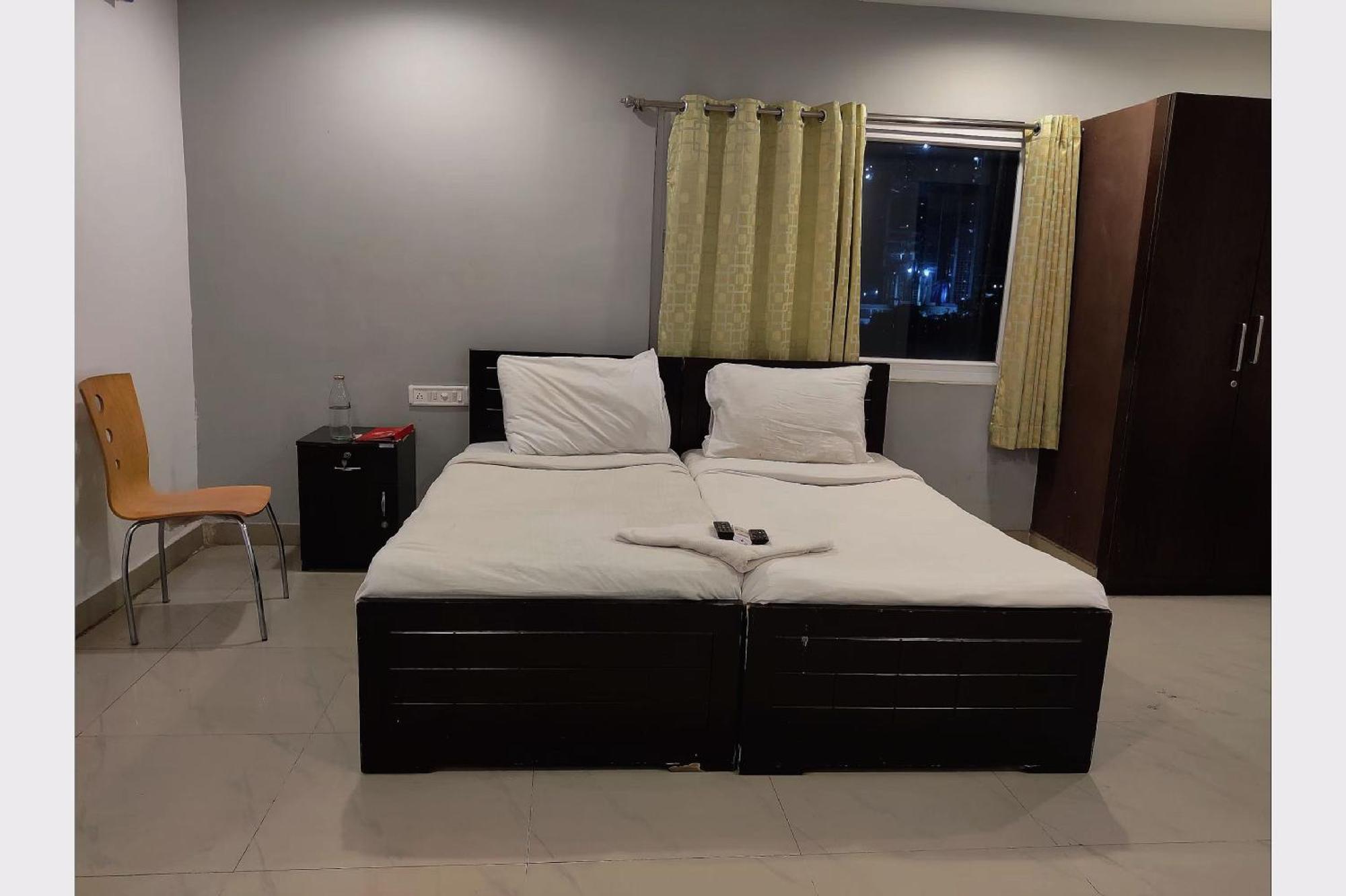 Collection O Jubilee Banjara Suites Hyderabad Exterior photo