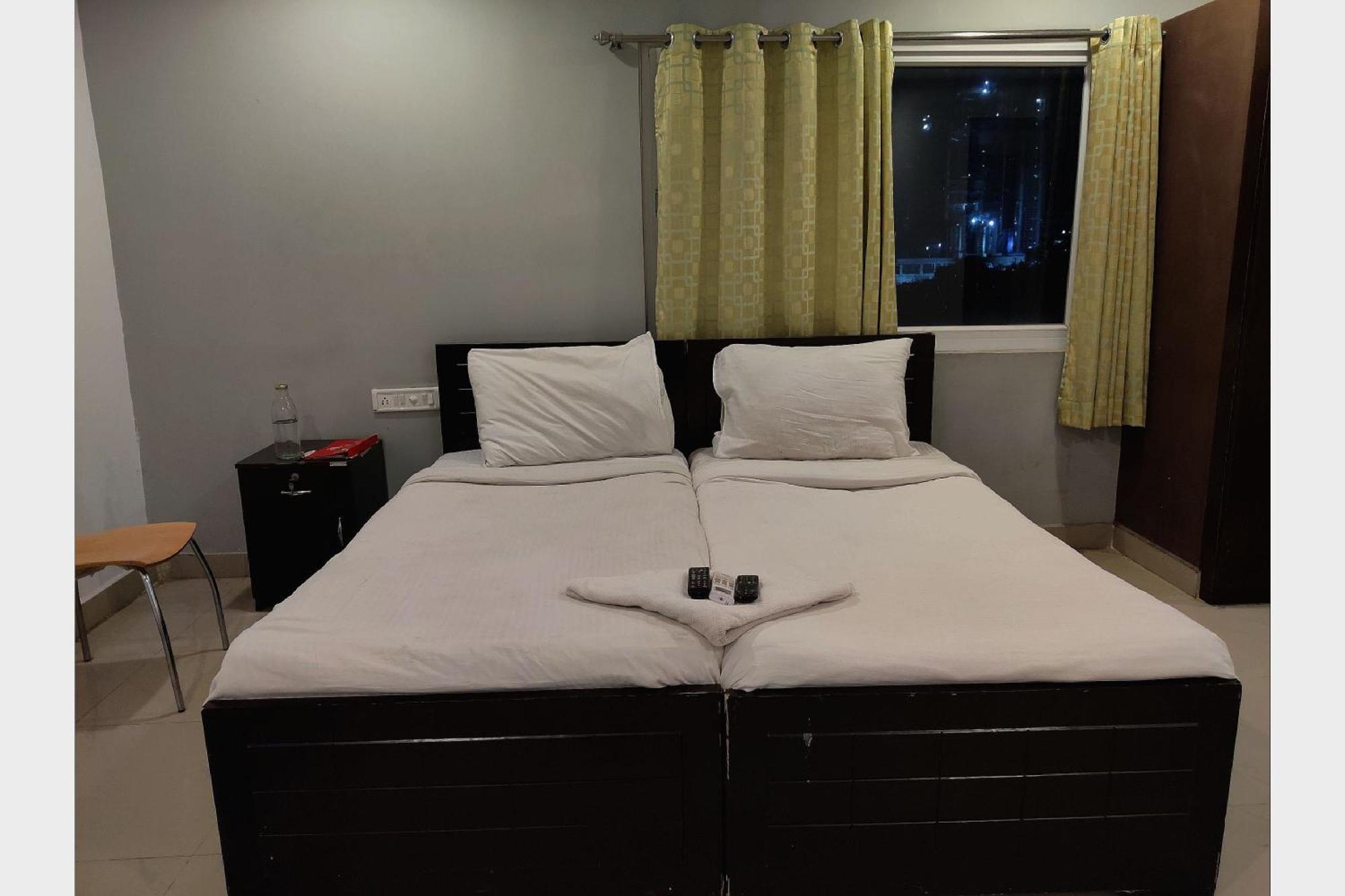 Collection O Jubilee Banjara Suites Hyderabad Exterior photo